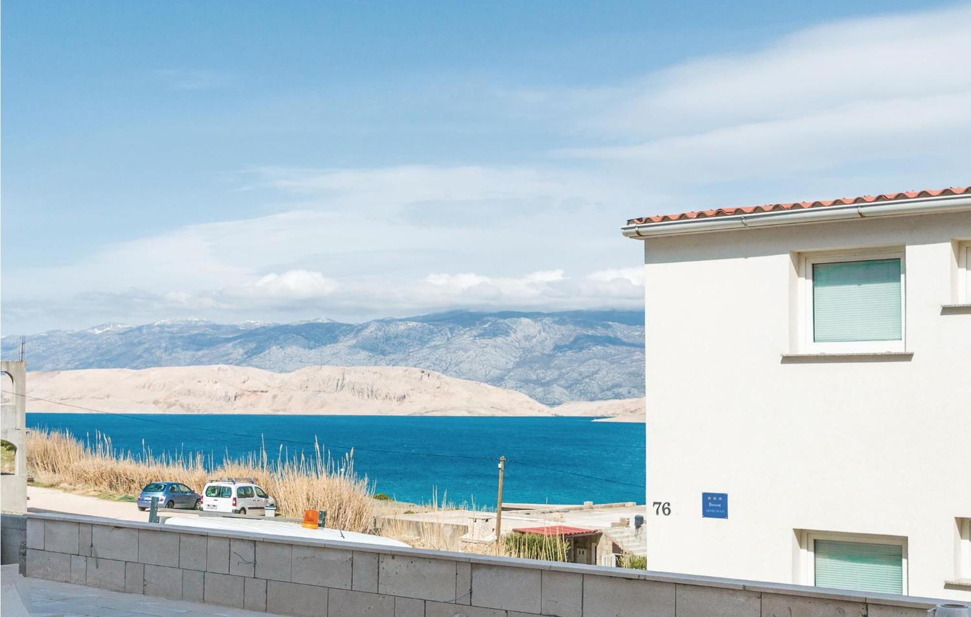 2 Bedroom Beautiful Apartment In Pag Паг Экстерьер фото